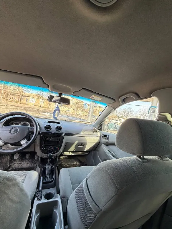 Продам chevrolet лачети 2005 года выпуска. Двигатель объемом 1.6. Механическая 5-ст. Кпп пробег 211 тыс. Км. Автомобиль в хорошем состоянии. Двигатель работает хорошо, не троит, не дымит. Подкапотное пространство сухое, никаких подтеков. Кпп работает хорошо. Подвеска мягкая. Приятный салон. Комплектация: гур, электромтеклоподьемники, кондиционер. Установлена сигнализация с центральным замком. Машинка на полном ходу. Автомобиль находится в г. Донецке. Цена 390 тыс. Рублей. Торг реальному покупателю. +79495339607, +79494458467. Тг для связи по этим номерам.
📲 Tg: @e_078_a
📞 Звоните: +7(949)5339607 - фотография - 5