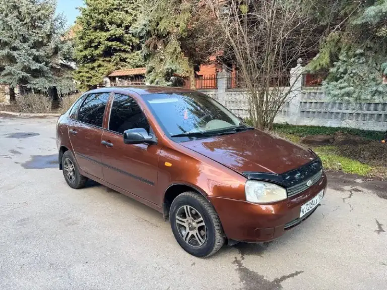 Продам ваз калина 1118 2010 года двигатель 1.6 кпп механика состояние отличное, автомобиль местный, не требует не каких вложений обслужена полностью заменены масла фильтра ремень грм помпа, новая выхлопная система, ходовая часть перебиралась , дно пороги стаканы все в идеально заводском состоянии , музыка центральный замок эльктро стеклоподъемники, с документами полный порядок тех осмотр готов к оформлению, цена 290.000 тел +79490908190 мариуполь - фотография - 2