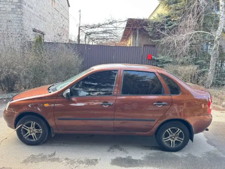 Продам ваз калина 1118 2010 года двигатель 1.6 кпп механика состояние отличное, автомобиль местный, не требует не каких вложений обслужена полностью заменены масла фильтра ремень грм помпа, новая выхлопная система, ходовая часть перебиралась , дно пороги стаканы все в идеально заводском состоянии , музыка центральный замок эльктро стеклоподъемники, с документами полный порядок тех осмотр готов к оформлению, цена 290.000 тел +79490908190 мариуполь - фотография - 3