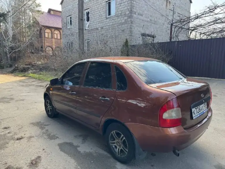 Продам ваз калина 1118 2010 года двигатель 1.6 кпп механика состояние отличное, автомобиль местный, не требует не каких вложений обслужена полностью заменены масла фильтра ремень грм помпа, новая выхлопная система, ходовая часть перебиралась , дно пороги стаканы все в идеально заводском состоянии , музыка центральный замок эльктро стеклоподъемники, с документами полный порядок тех осмотр готов к оформлению, цена 290.000 тел +79490908190 мариуполь - фотография - 5