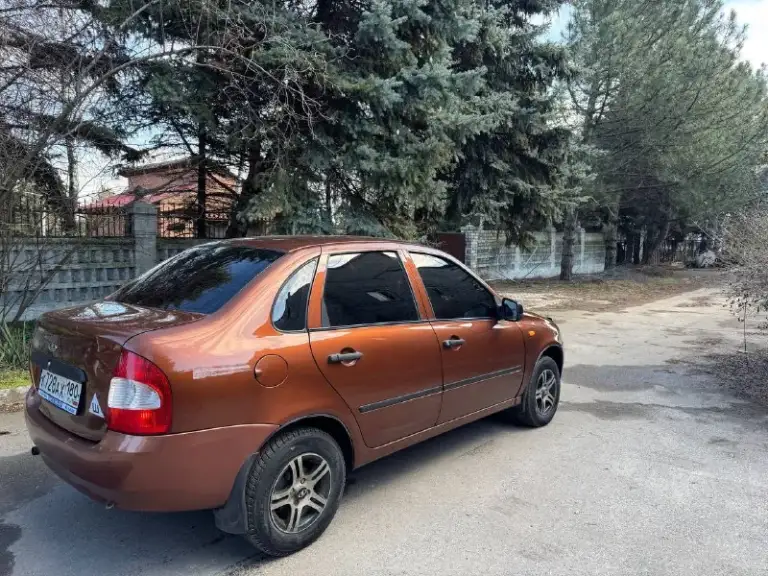 Продам ваз калина 1118 2010 года двигатель 1.6 кпп механика состояние отличное, автомобиль местный, не требует не каких вложений обслужена полностью заменены масла фильтра ремень грм помпа, новая выхлопная система, ходовая часть перебиралась , дно пороги стаканы все в идеально заводском состоянии , музыка центральный замок эльктро стеклоподъемники, с документами полный порядок тех осмотр готов к оформлению, цена 290.000 тел +79490908190 мариуполь - фотография - 6