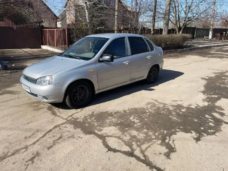 Продам ладу калину 2008 год,234000 пробег, цена 290 000 рублей, не гнилая, двигатель на отлично, коробка отлично. Комплектация: электроусилитель руля, центральный замок,2 стеклоподъемника, имеется музыка. Макеевка. Торг. +79493846283 - фотография - 2