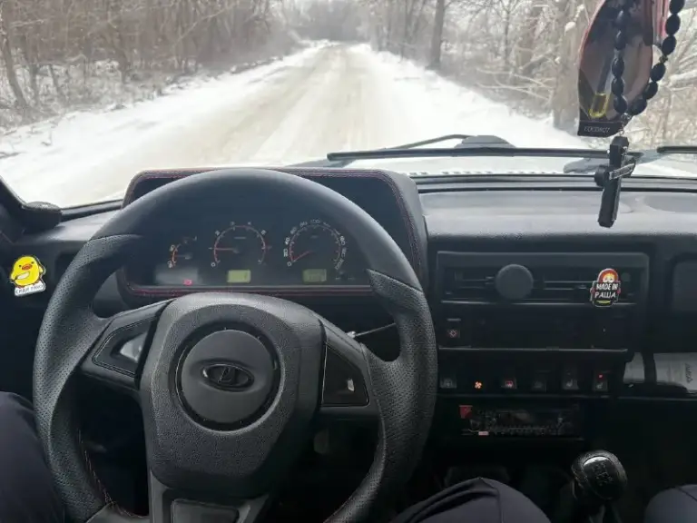 Ваз niva 21214
2019 Год
1.7 Бензин 84 л. С 8 кл
Мкпп
97.000 Км родной пробег
Обогрев сидений, электропривод зеркал, подогрев заднего стекла, центральный замок, эсп, из последнего перебрана ходовая, новый радиатор печки, установлен доп свет (балка), стоит неплохая музыка, масло в двигателе менялось 1000 км назад, по мотору без нареканий, немного гудит выжимной подшипник (новый отдам с машиной). Автомобиль полностью обслужен и на полном ходу, вся в родном окрасе, небольшой рыжик на левом переднем крыле.

Все вопросы по телефону
Цена 750.000 т. Р. (торг)

+7 (959) 133-08-18

Территориально г. Ровеньки
📞 Звоните: +7(959)1330818 - фотография - 7