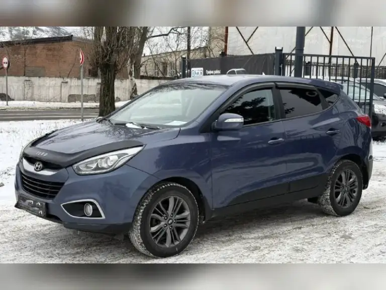 Продам hyundai ix35 (tucson)
2014Г.
Двигатель 2l бензин (150л. С. )
Полный привод 4х4.
Коробка автомат isin 6.
1 Владелец.
Зелёная автотека.

☎ +7949-634-22-65

Автомобиль в отличном состоянии!
Кузов без гнили и ржавчины. Без дтп. Стекла родные. Двигатель, коробка, техника, электрика все работает отлично, без вложений и проблем.
Обслуживался всегда у дилера, записи есть.
Чистый опрятный салон.

Комплектация: передние и боковые подушки безопасности, двух зонный климат контроль, штатная сенсорная мультимедиа с камерой заднего вида, полный электро пакет со складыванием зеркал, круиз контроль, мультируль, датчик света, датчик дождя, сигнализация, подогрев всех четырех сидений, блокировка приводов, помощь при спуске, анти блокировка тормозов, курсовая устойчивость и прочие элементы нужные в современном автомобиле. Всё работает.

Новые зимние шины r17, на отличных литых дисках.

С документами все в порядке.

💰🔥Цена: 1 млн. 290 тыс. Р
📞 🇷🇺 Звоните: +79496342265 - фотография - 1