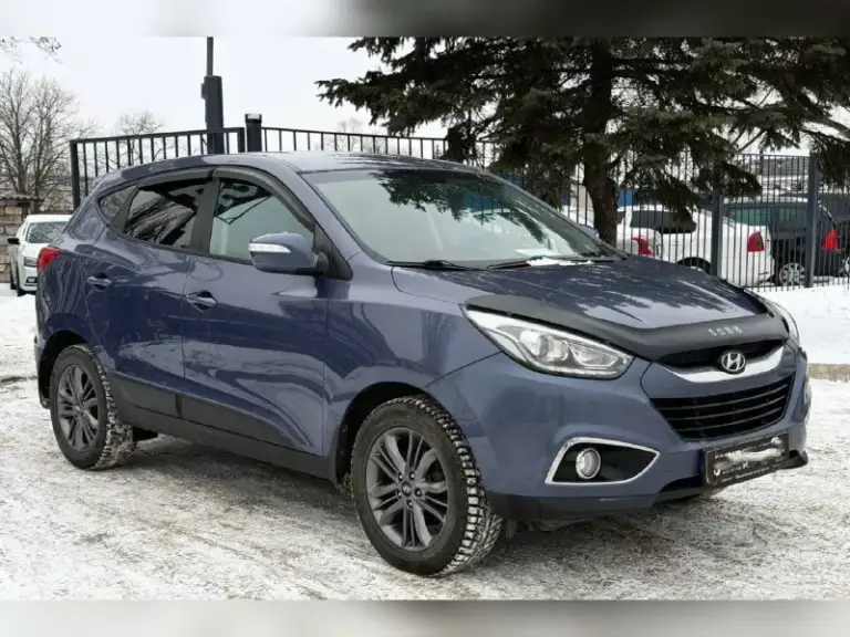 Продам hyundai ix35 (tucson)
2014Г.
Двигатель 2l бензин (150л. С. )
Полный привод 4х4.
Коробка автомат isin 6.
1 Владелец.
Зелёная автотека.

☎ +7949-634-22-65

Автомобиль в отличном состоянии!
Кузов без гнили и ржавчины. Без дтп. Стекла родные. Двигатель, коробка, техника, электрика все работает отлично, без вложений и проблем.
Обслуживался всегда у дилера, записи есть.
Чистый опрятный салон.

Комплектация: передние и боковые подушки безопасности, двух зонный климат контроль, штатная сенсорная мультимедиа с камерой заднего вида, полный электро пакет со складыванием зеркал, круиз контроль, мультируль, датчик света, датчик дождя, сигнализация, подогрев всех четырех сидений, блокировка приводов, помощь при спуске, анти блокировка тормозов, курсовая устойчивость и прочие элементы нужные в современном автомобиле. Всё работает.

Новые зимние шины r17, на отличных литых дисках.

С документами все в порядке.

💰🔥Цена: 1 млн. 290 тыс. Р
📞 🇷🇺 Звоните: +79496342265 - фотография - 2