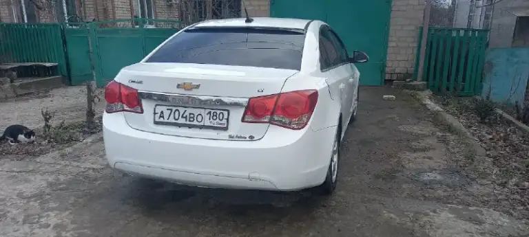 Продам chevrolet круз 1,4 турбина. 2013г. 6ти ступка. Пробег 240тыс. Все кнопки работают, кондиционер работает. Требует немного внимания. Цена 700 тыс. Торг присутствует. Тел. +79497109858
📞 Звоните: +7(949)7109858 - фотография - 3