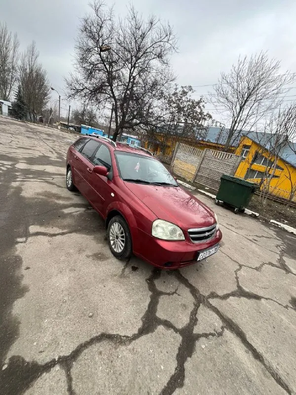 Собственник !!!
Продам лачетти 2007 года в кузове универсал.
Объем двигателя 1.6
Пробег 269000 км ( ничего никогда не крутили)
По факту 2 владелец
90% Машины в родном окрасе
Присутствуют царапинки и другие следы эксплуатации. Кондёр обслужен и работает. Печка дует, подогревы работают. Салон нормальный
Машина на ходу каждый день.
Перекупы не беспокойте, за 500 не продам. С продажей не спешу.
Цена 585000 торг будет реальному покупателю
Всем удачных продаж и покупок!
+79497956303
+79493903302
Г. Донецк - фотография - 2