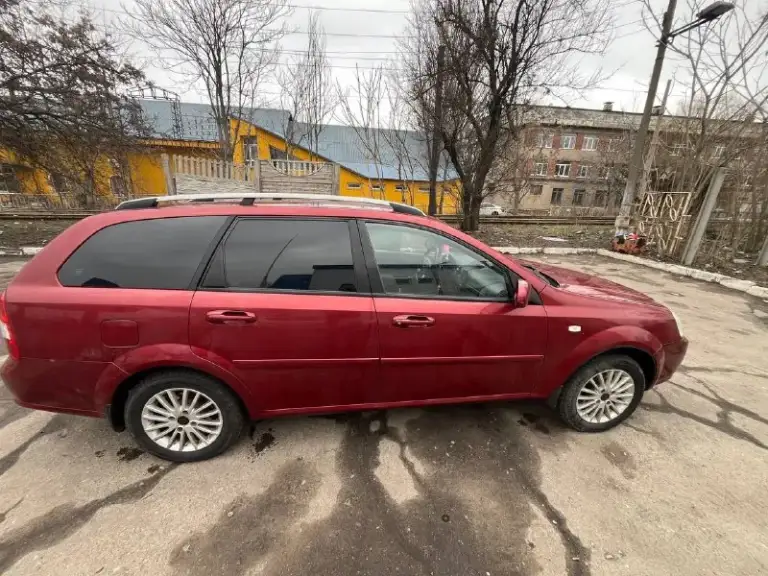 Собственник !!!
Продам лачетти 2007 года в кузове универсал.
Объем двигателя 1.6
Пробег 269000 км ( ничего никогда не крутили)
По факту 2 владелец
90% Машины в родном окрасе
Присутствуют царапинки и другие следы эксплуатации. Кондёр обслужен и работает. Печка дует, подогревы работают. Салон нормальный
Машина на ходу каждый день.
Перекупы не беспокойте, за 500 не продам. С продажей не спешу.
Цена 585000 торг будет реальному покупателю
Всем удачных продаж и покупок!
+79497956303
+79493903302
Г. Донецк - фотография - 7