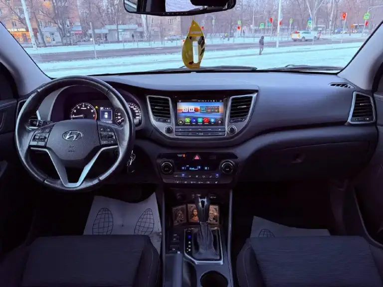 Hyundai tucson
2018Г бензин 2.0 автомат
Автомобиль весь в заводском окрасе!
Один собственник из самого автосалона!
Очень комфортный автомобиль!
Есть все для комфортного вождения!
Подогрев сидений передних и задних,
Подогрев руля,
Камера заднего вида,
Монитор андроид,
Парктроник,
Мульти руль,
Круиз-контроль,
Климат-контроль,
Авто свет,
Датчик дождя,
И многое другое….
Есть диагностическая карта в мрэо переоформление помогу!!!
Юридически автомобиль чист!!!
Цена 1,860₽срочно
Все вопросы по тел+79494681080
📞 Звоните: +7(949)4681080 - фотография - 8