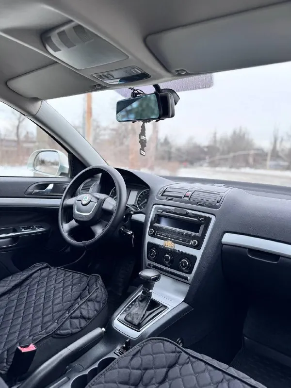 ✅В продаже skoda octavia a5 1.6 автомат aisin
Пробег 186.000км
Эксплуатация в одной семье!
Модельный год:
2012( И эксплуатация с февраля 2012)
Дата производства:
09.12.2011
Без дтп
Без выплат
Без юридических лиц
Без юридических рисков
Не такси
Абсолютно без каких либо повреждений!
Без рыжиков и гнили!
Все стёкла родные!
Вложений не требует абсолютно никаких!
На самом надёжном и настоящим автомате не дсг!!!!!
В красивом цвете( не белая )
✅Очень хорошая комплектация с кондиционером, и всем необходимым, авто запуск с двух ключей, в авто 3 заводских ключа, хорошая мультимедиа на стекле заднего вида! Вся электрика работает отлично!
Предпоследняя комплектация! (на таком моторе)
📋Полный пакет кристально чистых документов!
🧑‍🧑‍🧒‍🧒Авто семейное очень вместительное и мягенькая, очень комфортный автомобиль
🎁Цена 875.000( разумный торг)
Также расматрю обмен
По всем вопросам обращайтесь
☎️
+7 (949) 449-59-51
+7 (949) 563-98-77
📞 Звоните: +7(949)4495951 - фотография - 7
