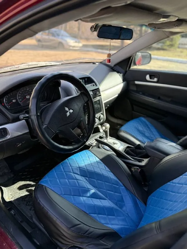 Продам mitsubishi galant 2007 года. Пробег 243000.
Двигатель 2.4. Газ/бензин коробка надёжная полноценный автомат, масло в двигателе и коробке поменяно. Автомобиль технически исправен, двигатель масло не жрёт от слова совсем, коробка работает в штатном режиме, заменена тормозная жидкость, антифриз, грм поменян 15000 назад, в прошлом году заменён компрессор кондиционера, промывка системы кондиционера, замена обоих радиаторов, стартера. Из недавнего:  практически новая передняя подвеска.
Заменены:
Передние пружины, опорные подшипники, наружные шруза, шаровые, тормозные диски и колодки, рулевые наконечники, рулевые тяги, тяги стабилизатора, втулки стабилизатора.
Печка греет хорошо, кондиционер холодит. Хороший свет, хорошая музыка с камерой заднего вида, регистратор, хорошая резина, кузов в хорошем состоянии для своих лет, пороги, днище в идеале, есть возрастная карозия на задних арках, не чего серьезного. Документы в полном порядке.
Цену вижу 620000 небольшой торг.
Возможен обмен.
Осмотр донецк
79493016365 - фотография - 8