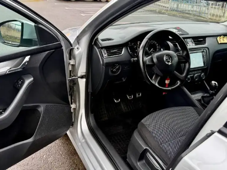Skoda octavia a7
2014 Год
1.6 Mpi 110 л. С
Механика
Автомобиль в собственности хозяин по документам!
Автомобиль обслужен все то по регламенту каждые 7 тыс км,
Вложений не каких не требуется!
По кузову в отличном состоянии без вмятин без царапин без сколов!
Салон чист ухоженный не прокуренный!
По электрики все исправно работает каждая лампочка,
Техосмотр есть готова на переформление в гибдд сразу!
Срочно все вопросы по телефону звонить в любое время
Цена 985 000 тыс руб
+7949-401-03-58 Телеграм на этом номере есть
📞 Звоните: +7(949)4010358 - фотография - 5