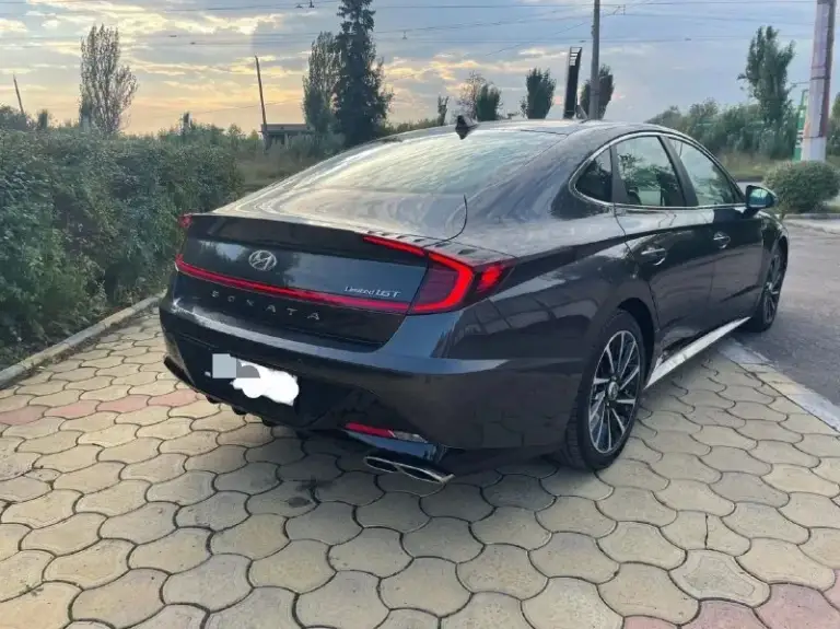 Продам hyundai sonata 2020год. Пробег 58000км. Состояние отличное комплектация limited + с виртуальной приборкой на русском языке и адаптивным круизом экстренным торможением. Функция удержания полосы, автозапуск заводской. Парктроники, камера 360,фары full led, автопарковка, контурная подсветка интерьера салона, музыка bosse. Передние сидения с регулировками, обдувом и обогревом. Подогрев руля, два комплекта резины. Возможен обмен с моей доплатой. Цена 2500 🍋 торг есть. +79493177171
📞 Звоните: +7(949)3177171 - фотография - 4