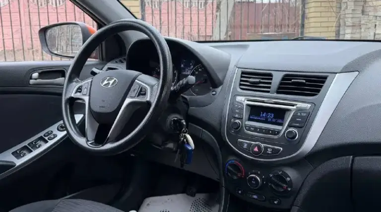 Продам hyundai solaris рестайлинг
2017 Года
Пробег 160.000 родной, готов на любые проверки !
1.6 Механика
Состояния нового автомобиля
Гаражная хранение
Без дтп
В родном окрасе
За машиной ухаживали, салон чистый не прокурен, каждые 6-7 тысяч проходила полное обслуживания
За состояния авто не стыдно

В комплектация есть все для удобства
4 Стеклоподъемника, кондиционер, подогрев сидений, подогрев стекол, парктроники, полный мульти руль, сигнализация
Цена 880 000 торг
+79496001893
+79490278604 - фотография - 10