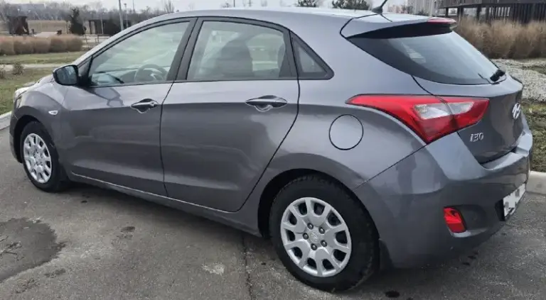 Продам хюндай i30 2014 года.
Машина в отличном сострянии.
Один хозяин по птс
Механика (шестиступенчатая)
Родной пробег 126 тыс.
Зеленая автотека.
Комплектация:
4 Стеклоподъемника
▫️Подогрев сидений
▫️Парктоник
▫️Мульти руль
▫️Ксенон
▫️Датчики света
▫️Абс
▫️Сервисная книжка
Звонмте спрашивайте торг.
Цена: 930.000₽
Тел +79494999745 - фотография - 3