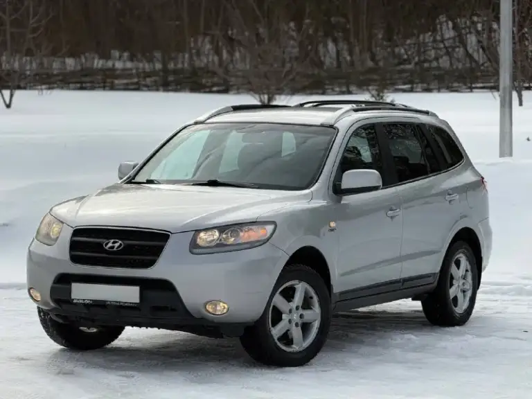 Hyundai santa fe, 2.7 л (190 л. С) 4wd. Двигатель - (g6ea) считается лучшим в линейке, работает идеально, едва слышно, масло свежее, комплект грм с помпой заменён в ноябре 2025г. Автомат переключает отлично, никаких толчков, пинков и пробуксовок, частичная замена масла произведена в сентябре месяце. Ходовая часть обслуживалась в конце декабря, нареканий нет. Техосмотр пройден. Авто готово к оформлению.

Оригинальный птс. Автотека зелёная. Без дтп. Родной окрас кузова. Гнили, ржавчины - нету. Днище, пороги и арки - целые. Остекление заводское включая лобовое стекло. Резины два комплекта. Я собственник, автомобиль на местном учёте (180 регион) свежий техосмотр в подарок. Торги исключены.

Цена : 950,000 рублей.

Территориально находится в г макеевка (центр)

Контакты : +7 (949) 363-52-68 - фотография - 1