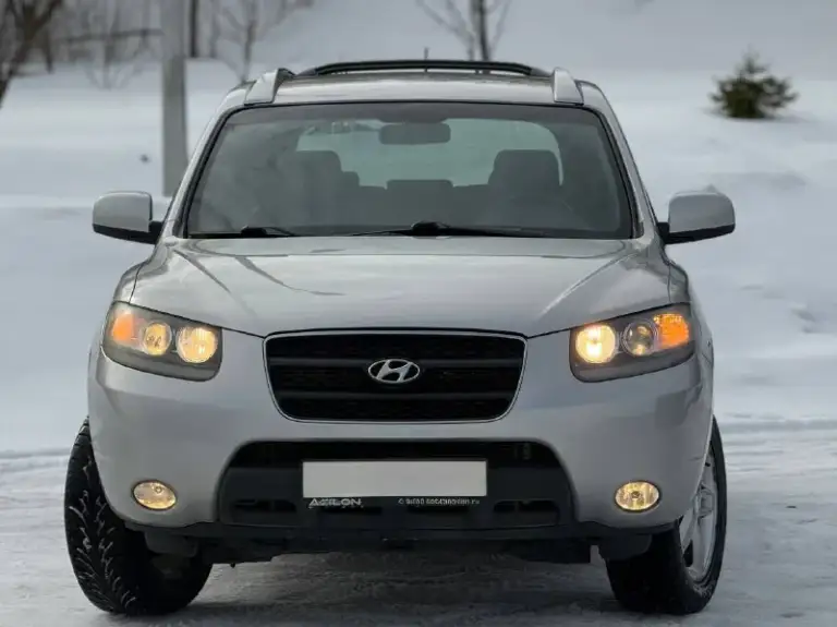 Hyundai santa fe, 2.7 л (190 л. С) 4wd. Двигатель - (g6ea) считается лучшим в линейке, работает идеально, едва слышно, масло свежее, комплект грм с помпой заменён в ноябре 2025г. Автомат переключает отлично, никаких толчков, пинков и пробуксовок, частичная замена масла произведена в сентябре месяце. Ходовая часть обслуживалась в конце декабря, нареканий нет. Техосмотр пройден. Авто готово к оформлению.

Оригинальный птс. Автотека зелёная. Без дтп. Родной окрас кузова. Гнили, ржавчины - нету. Днище, пороги и арки - целые. Остекление заводское включая лобовое стекло. Резины два комплекта. Я собственник, автомобиль на местном учёте (180 регион) свежий техосмотр в подарок. Торги исключены.

Цена : 950,000 рублей.

Территориально находится в г макеевка (центр)

Контакты : +7 (949) 363-52-68 - фотография - 3