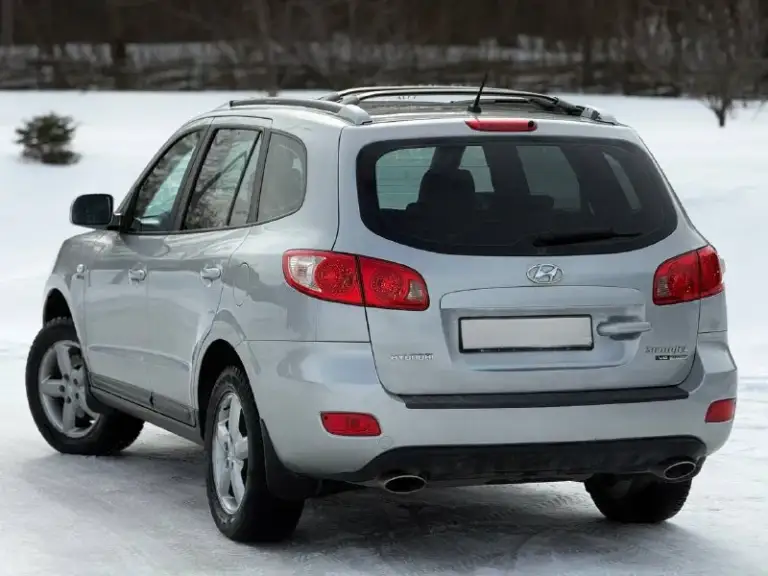 Hyundai santa fe, 2.7 л (190 л. С) 4wd. Двигатель - (g6ea) считается лучшим в линейке, работает идеально, едва слышно, масло свежее, комплект грм с помпой заменён в ноябре 2025г. Автомат переключает отлично, никаких толчков, пинков и пробуксовок, частичная замена масла произведена в сентябре месяце. Ходовая часть обслуживалась в конце декабря, нареканий нет. Техосмотр пройден. Авто готово к оформлению.

Оригинальный птс. Автотека зелёная. Без дтп. Родной окрас кузова. Гнили, ржавчины - нету. Днище, пороги и арки - целые. Остекление заводское включая лобовое стекло. Резины два комплекта. Я собственник, автомобиль на местном учёте (180 регион) свежий техосмотр в подарок. Торги исключены.

Цена : 950,000 рублей.

Территориально находится в г макеевка (центр)

Контакты : +7 (949) 363-52-68 - фотография - 4