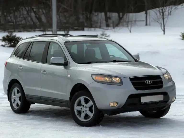 Hyundai santa fe, 2.7 л (190 л. С) 4wd. Двигатель - (g6ea) считается лучшим в линейке, работает идеально, едва слышно, масло свежее, комплект грм с помпой заменён в ноябре 2025г. Автомат переключает отлично, никаких толчков, пинков и пробуксовок, частичная замена масла произведена в сентябре месяце. Ходовая часть обслуживалась в конце декабря, нареканий нет. Техосмотр пройден. Авто готово к оформлению.

Оригинальный птс. Автотека зелёная. Без дтп. Родной окрас кузова. Гнили, ржавчины - нету. Днище, пороги и арки - целые. Остекление заводское включая лобовое стекло. Резины два комплекта. Я собственник, автомобиль на местном учёте (180 регион) свежий техосмотр в подарок. Торги исключены.

Цена : 950,000 рублей.

Территориально находится в г макеевка (центр)

Контакты : +7 (949) 363-52-68 - фотография - 5