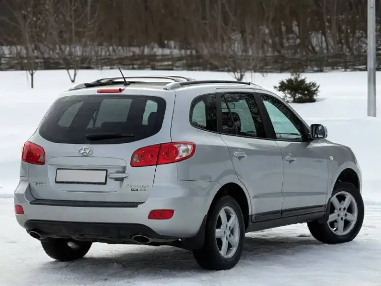 Hyundai santa fe, 2.7 л (190 л. С) 4wd. Двигатель - (g6ea) считается лучшим в линейке, работает идеально, едва слышно, масло свежее, комплект грм с помпой заменён в ноябре 2025г. Автомат переключает отлично, никаких толчков, пинков и пробуксовок, частичная замена масла произведена в сентябре месяце. Ходовая часть обслуживалась в конце декабря, нареканий нет. Техосмотр пройден. Авто готово к оформлению.

Оригинальный птс. Автотека зелёная. Без дтп. Родной окрас кузова. Гнили, ржавчины - нету. Днище, пороги и арки - целые. Остекление заводское включая лобовое стекло. Резины два комплекта. Я собственник, автомобиль на местном учёте (180 регион) свежий техосмотр в подарок. Торги исключены.

Цена : 950,000 рублей.

Территориально находится в г макеевка (центр)

Контакты : +7 (949) 363-52-68 - фотография - 7