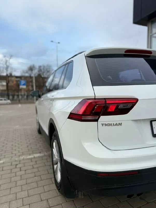 Volkswagen тигуан 2017г я собственник, второй по счету, птс оригинал. Срочная продажа. Хорошая комплектация, родной окрас. Трехзонный климат, подвороты фар, подогрев 4 сидений и руля, ассистенты и тд. Техосмотр пройден. Родной пробег 180 тыс. Обслужена. Цена на неделю 1.540 000 авто оценка 1.9 автотека без выплат, такси и прочего. +79493404685
📞 Звоните: +7(949)3404685 - фотография - 5