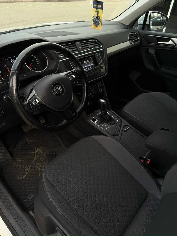 Volkswagen тигуан 2017г я собственник, второй по счету, птс оригинал. Срочная продажа. Хорошая комплектация, родной окрас. Трехзонный климат, подвороты фар, подогрев 4 сидений и руля, ассистенты и тд. Техосмотр пройден. Родной пробег 180 тыс. Обслужена. Цена на неделю 1.540 000 авто оценка 1.9 автотека без выплат, такси и прочего. +79493404685
📞 Звоните: +7(949)3404685 - фотография - 7
