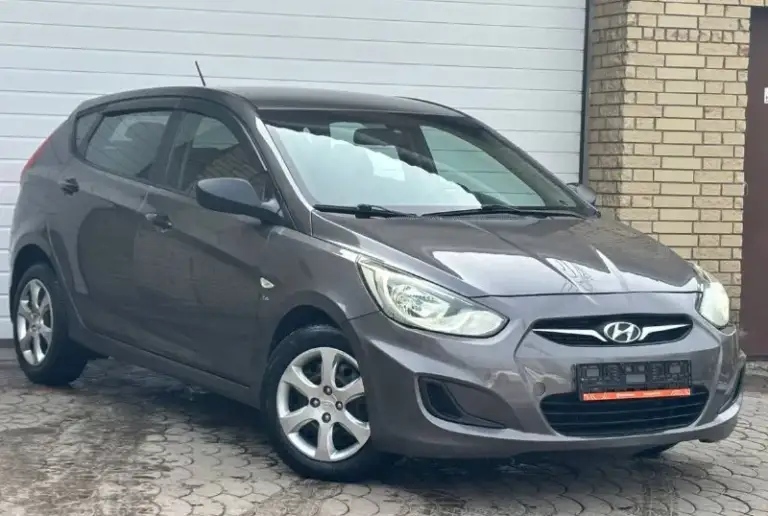 Продам hyundai solaris
Год выпуска:2014
Объем двигателя: 1,6 123.лс
Кпп автомат

Отличная комплектация:
Климат-контроль,
Датчик света, abs, esp,
Подогрев сидений,
Мульти руль,
4.Эл стекла подъемника,
Электро зеркала,
Подушки безопасности,
Хорошая акустика,
Планшет андроид,
Камера заднего вида, парктроник,
Сигнализация,

Кузов в отличном состоянии!
Рыжиков вздутия и прочего
Нет от слова совсем!
Техническии авто вложений не требует.
Своевременное сезонное обслуживание, заправка и замена фильтров.
Автомобиль без вложения!!

По запросу скину видео обзор.

По документам полный порядок.

Цена 900.000.р возможен торг реальному покупателю!

Номер телефона
+7949-693-58-50
+7949-564-47-36

Г. Донецк - фотография - 2