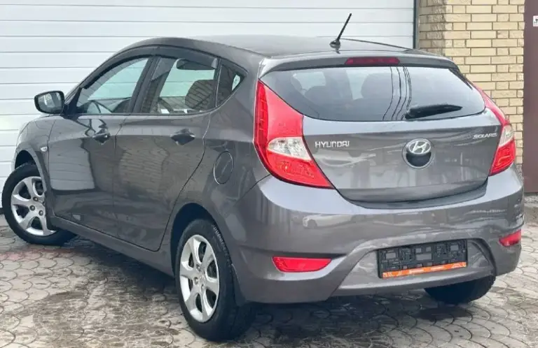 Продам hyundai solaris
Год выпуска:2014
Объем двигателя: 1,6 123.лс
Кпп автомат

Отличная комплектация:
Климат-контроль,
Датчик света, abs, esp,
Подогрев сидений,
Мульти руль,
4.Эл стекла подъемника,
Электро зеркала,
Подушки безопасности,
Хорошая акустика,
Планшет андроид,
Камера заднего вида, парктроник,
Сигнализация,

Кузов в отличном состоянии!
Рыжиков вздутия и прочего
Нет от слова совсем!
Техническии авто вложений не требует.
Своевременное сезонное обслуживание, заправка и замена фильтров.
Автомобиль без вложения!!

По запросу скину видео обзор.

По документам полный порядок.

Цена 900.000.р возможен торг реальному покупателю!

Номер телефона
+7949-693-58-50
+7949-564-47-36

Г. Донецк - фотография - 4