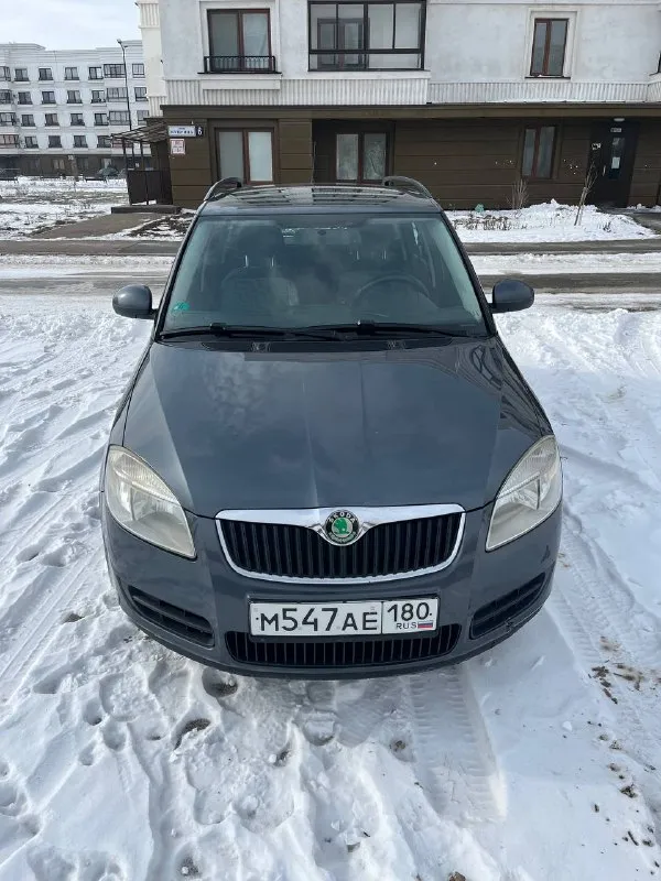 Продам skoda fabia.
2008 Год
Объем двигателя - 1,2л.
Пробег 147 тысяс (родной)
Авто полностью в заводском окрасе, не единого подкраса!
Авто местное, не пригон!
1 Хозяин с салона!
Двигатель в идеальном состоянии, коробка идеально переключает, дно, стаканы отлично, все в заводе!
Кузов без гнили и ржавчины.
Салон не просижен, не затертый, не прокуренный!
Электрика вся исправна.
Хорошая зимняя резина.
Очень экономный расход.
Кто ищет достойное состояние, приезжайте смотрите!
Осмотр г. Мариуполь
Цена - 510 тысяч рублей.
Тел. +79494970042 - фотография - 2