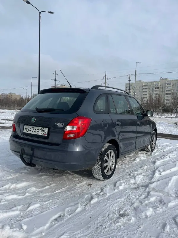 Продам skoda fabia.
2008 Год
Объем двигателя - 1,2л.
Пробег 147 тысяс (родной)
Авто полностью в заводском окрасе, не единого подкраса!
Авто местное, не пригон!
1 Хозяин с салона!
Двигатель в идеальном состоянии, коробка идеально переключает, дно, стаканы отлично, все в заводе!
Кузов без гнили и ржавчины.
Салон не просижен, не затертый, не прокуренный!
Электрика вся исправна.
Хорошая зимняя резина.
Очень экономный расход.
Кто ищет достойное состояние, приезжайте смотрите!
Осмотр г. Мариуполь
Цена - 510 тысяч рублей.
Тел. +79494970042 - фотография - 4