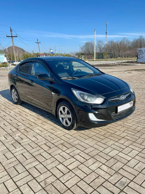 Продам hyundai accent газ евро- 4. Год выпуска 2012. Пробег 241 т. Км. Вложений не требуется. Расходники все заменены. Все работает. Мотор 1,6 в полном порядке. Не дымит, масло не ест. Работает ровно. Установлено газовое оборудование евро- 4. Вписано в птс. Итальянский газовый редуктор tomasetto, баллон под запаску. Коробка механика. Переключается плавно, без рывков, без пинков. Ходовая не стучит. То делались полностью по регламенту. Сайлентблоки, стойки, колодки, все резинки в исправном состоянии. Кондиционер работает морозит. Печка греет. Бортовой компьютер, хорошая музыка, aux, usb, центральный замок, электростеклоподьемники перед и зад. Электрорегулировка, подогрев зеркал. В фарах установлены би-лед линзы. В туманах леды. Свет, как днем. Кузов целый. Стёкла родные. Ржавчины нет. Зимняя резина 185/65 r-15. Домкрат балонник в комплекте. Авто местное. Два ключа. Цена 700 000 рублей. Без торга. Также отдам комплект летних колес на красивых титановых дисках с новой летней резиной +79494354835. Донецк - фотография - 2