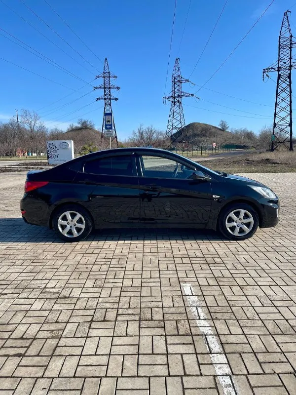 Продам hyundai accent газ евро- 4. Год выпуска 2012. Пробег 241 т. Км. Вложений не требуется. Расходники все заменены. Все работает. Мотор 1,6 в полном порядке. Не дымит, масло не ест. Работает ровно. Установлено газовое оборудование евро- 4. Вписано в птс. Итальянский газовый редуктор tomasetto, баллон под запаску. Коробка механика. Переключается плавно, без рывков, без пинков. Ходовая не стучит. То делались полностью по регламенту. Сайлентблоки, стойки, колодки, все резинки в исправном состоянии. Кондиционер работает морозит. Печка греет. Бортовой компьютер, хорошая музыка, aux, usb, центральный замок, электростеклоподьемники перед и зад. Электрорегулировка, подогрев зеркал. В фарах установлены би-лед линзы. В туманах леды. Свет, как днем. Кузов целый. Стёкла родные. Ржавчины нет. Зимняя резина 185/65 r-15. Домкрат балонник в комплекте. Авто местное. Два ключа. Цена 700 000 рублей. Без торга. Также отдам комплект летних колес на красивых титановых дисках с новой летней резиной +79494354835. Донецк - фотография - 6