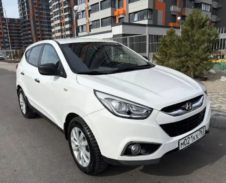 Hyundai ix 35 2014 полный привод
Куплен в салоне в 2015 году
Автомобиль полностью в заводском окрасе.
Зеленая автотека (без дтп и расчетов)
Все стекла и оптика заводские (включая лобовое стекло).
Птс оригинал.
3 Собственника (4 регистрации)
Кузов без каких-либо дефектов. Царапин, вмятин, рыжиков нет.
По технике полностью обслужен. Есть все чеки и заказ наряды с 2015 года по сегодняшний день.
До 2021 года обслуживалась у официального дилера (есть сервисная книжка со всеми отметками)
Двигатель работает ровно, коробка переключает плавно. Течей, запотеваний нет.
Только пройдено т/о
Новые передние тормозные диски и колодки в круг.
Ходовая часть полностью обслужена. Без каких-либо шумов.
Зимняя резина 2024 года в состоянии новой.
Салон в отличном состоянии, не порван, не затерт.
Полный комплект ключей + сигнализация с автозапуском.
Автомобиль абсолютно без вложений. По запросу видео полного обзора и проверка толщиномером. ‼️
Тел. +79495886250
📞 Звоните: +7(949)5886250 - фотография - 2