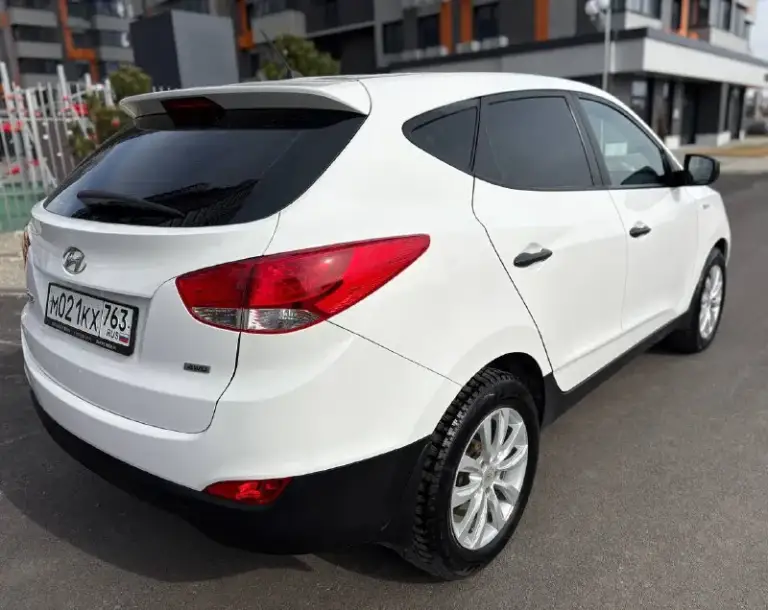 Hyundai ix 35 2014 полный привод
Куплен в салоне в 2015 году
Автомобиль полностью в заводском окрасе.
Зеленая автотека (без дтп и расчетов)
Все стекла и оптика заводские (включая лобовое стекло).
Птс оригинал.
3 Собственника (4 регистрации)
Кузов без каких-либо дефектов. Царапин, вмятин, рыжиков нет.
По технике полностью обслужен. Есть все чеки и заказ наряды с 2015 года по сегодняшний день.
До 2021 года обслуживалась у официального дилера (есть сервисная книжка со всеми отметками)
Двигатель работает ровно, коробка переключает плавно. Течей, запотеваний нет.
Только пройдено т/о
Новые передние тормозные диски и колодки в круг.
Ходовая часть полностью обслужена. Без каких-либо шумов.
Зимняя резина 2024 года в состоянии новой.
Салон в отличном состоянии, не порван, не затерт.
Полный комплект ключей + сигнализация с автозапуском.
Автомобиль абсолютно без вложений. По запросу видео полного обзора и проверка толщиномером. ‼️
Тел. +79495886250
📞 Звоните: +7(949)5886250 - фотография - 4