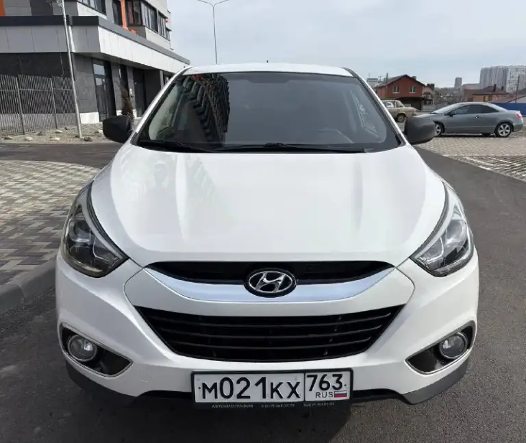 Hyundai ix 35 2014 полный привод
Куплен в салоне в 2015 году
Автомобиль полностью в заводском окрасе.
Зеленая автотека (без дтп и расчетов)
Все стекла и оптика заводские (включая лобовое стекло).
Птс оригинал.
3 Собственника (4 регистрации)
Кузов без каких-либо дефектов. Царапин, вмятин, рыжиков нет.
По технике полностью обслужен. Есть все чеки и заказ наряды с 2015 года по сегодняшний день.
До 2021 года обслуживалась у официального дилера (есть сервисная книжка со всеми отметками)
Двигатель работает ровно, коробка переключает плавно. Течей, запотеваний нет.
Только пройдено т/о
Новые передние тормозные диски и колодки в круг.
Ходовая часть полностью обслужена. Без каких-либо шумов.
Зимняя резина 2024 года в состоянии новой.
Салон в отличном состоянии, не порван, не затерт.
Полный комплект ключей + сигнализация с автозапуском.
Автомобиль абсолютно без вложений. По запросу видео полного обзора и проверка толщиномером. ‼️
Тел. +79495886250
📞 Звоните: +7(949)5886250 - фотография - 7
