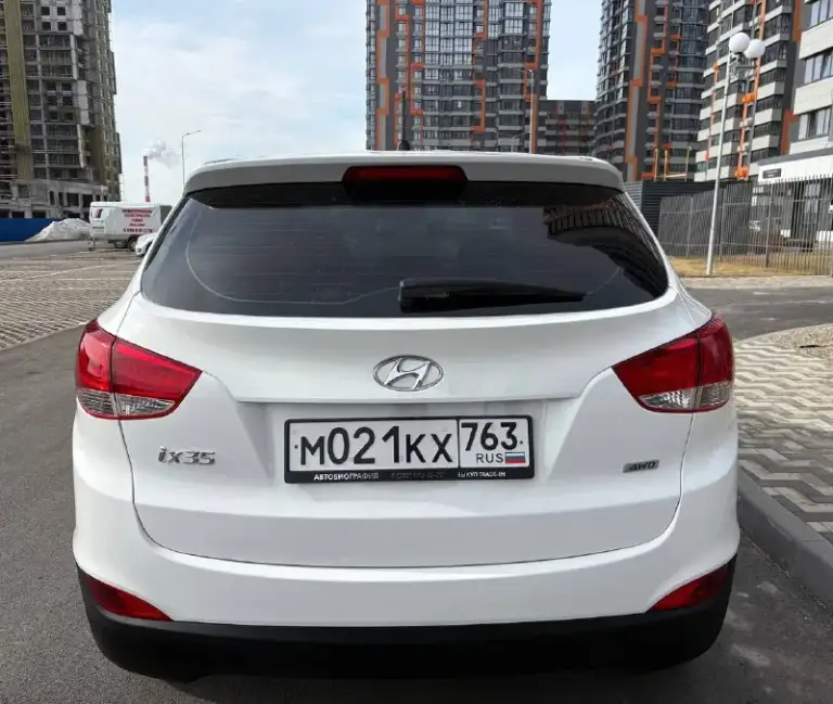 Hyundai ix 35 2014 полный привод
Куплен в салоне в 2015 году
Автомобиль полностью в заводском окрасе.
Зеленая автотека (без дтп и расчетов)
Все стекла и оптика заводские (включая лобовое стекло).
Птс оригинал.
3 Собственника (4 регистрации)
Кузов без каких-либо дефектов. Царапин, вмятин, рыжиков нет.
По технике полностью обслужен. Есть все чеки и заказ наряды с 2015 года по сегодняшний день.
До 2021 года обслуживалась у официального дилера (есть сервисная книжка со всеми отметками)
Двигатель работает ровно, коробка переключает плавно. Течей, запотеваний нет.
Только пройдено т/о
Новые передние тормозные диски и колодки в круг.
Ходовая часть полностью обслужена. Без каких-либо шумов.
Зимняя резина 2024 года в состоянии новой.
Салон в отличном состоянии, не порван, не затерт.
Полный комплект ключей + сигнализация с автозапуском.
Автомобиль абсолютно без вложений. По запросу видео полного обзора и проверка толщиномером. ‼️
Тел. +79495886250
📞 Звоните: +7(949)5886250 - фотография - 8