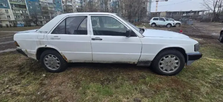 Продаю бодрого мерса. С гуром w 190 после капиталки пол года(работает отлично, тянет отлично) дно и пороги поварены (остались косяки по внешке, на фото видно) не критично, коробка также перебиралась. Резина уверенная зимняя на шипах. Красивые катки. По ходовой вопросов нет. Печка дует, магнитола играет. Свижий 75 акб дворник и омывайка работает, свет работает. Каких-то срочных вложений не требует. Ценник у мерса по цене десятки гнилой. Обмены не интересуют, разве что на деньги. По документам все ровно, дкп стс птс, залогов и ограничений нет.
Цена 180 торг хорошим людям присутствует.
+79493243525 Звоните или связь тг
📲 Tg: @zet01021
📞 Звоните: +7(949)3243525 - фотография - 2