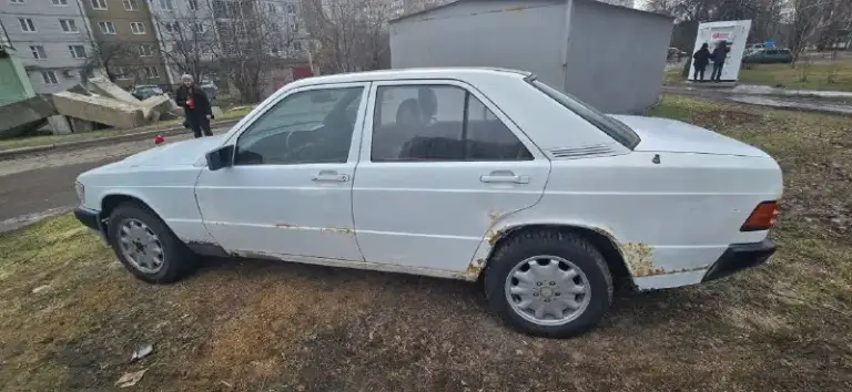 Продаю бодрого мерса. С гуром w 190 после капиталки пол года(работает отлично, тянет отлично) дно и пороги поварены (остались косяки по внешке, на фото видно) не критично, коробка также перебиралась. Резина уверенная зимняя на шипах. Красивые катки. По ходовой вопросов нет. Печка дует, магнитола играет. Свижий 75 акб дворник и омывайка работает, свет работает. Каких-то срочных вложений не требует. Ценник у мерса по цене десятки гнилой. Обмены не интересуют, разве что на деньги. По документам все ровно, дкп стс птс, залогов и ограничений нет.
Цена 180 торг хорошим людям присутствует.
+79493243525 Звоните или связь тг
📲 Tg: @zet01021
📞 Звоните: +7(949)3243525 - фотография - 4