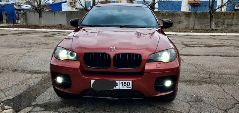 Легендарный bmw x6 в безупречном состоянии! 🔥
​Продаю свой автомобиль, который дарит эмоции каждый день. Настоящий «икс» в заводском m-пакете. Машина для тех, кто ищет живой экземпляр, а не «дрова».
​✅ Основные параметры:
​Год выпуска: 2009
​Двигатель: 3.0 л (306 л. С. ) — идеальное сочетание динамики и налога.
​Пробег: 190.000 км (родной, по состоянию видно).
​Владельцы: 3 по птс.
​Состояние машины — идеальное. Полностью обслужена «от и до», никаких вложений не требует. Мотор сухой, работает ровно, коробка переключает плавно. Салон чистый, не прокуренный. Внешне выглядит очень дерзко благодаря м-пакету.
​💰 Цена: 1 650 000 руб. Реальному покупателю торг💸
📍 Осмотр: г. Донецк
📞 Связь: +7(949)003-60-29 - фотография - 2