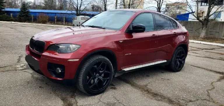 Легендарный bmw x6 в безупречном состоянии! 🔥
​Продаю свой автомобиль, который дарит эмоции каждый день. Настоящий «икс» в заводском m-пакете. Машина для тех, кто ищет живой экземпляр, а не «дрова».
​✅ Основные параметры:
​Год выпуска: 2009
​Двигатель: 3.0 л (306 л. С. ) — идеальное сочетание динамики и налога.
​Пробег: 190.000 км (родной, по состоянию видно).
​Владельцы: 3 по птс.
​Состояние машины — идеальное. Полностью обслужена «от и до», никаких вложений не требует. Мотор сухой, работает ровно, коробка переключает плавно. Салон чистый, не прокуренный. Внешне выглядит очень дерзко благодаря м-пакету.
​💰 Цена: 1 650 000 руб. Реальному покупателю торг💸
📍 Осмотр: г. Донецк
📞 Связь: +7(949)003-60-29 - фотография - 3