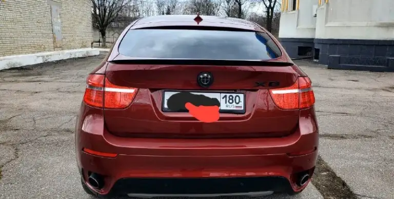 Легендарный bmw x6 в безупречном состоянии! 🔥
​Продаю свой автомобиль, который дарит эмоции каждый день. Настоящий «икс» в заводском m-пакете. Машина для тех, кто ищет живой экземпляр, а не «дрова».
​✅ Основные параметры:
​Год выпуска: 2009
​Двигатель: 3.0 л (306 л. С. ) — идеальное сочетание динамики и налога.
​Пробег: 190.000 км (родной, по состоянию видно).
​Владельцы: 3 по птс.
​Состояние машины — идеальное. Полностью обслужена «от и до», никаких вложений не требует. Мотор сухой, работает ровно, коробка переключает плавно. Салон чистый, не прокуренный. Внешне выглядит очень дерзко благодаря м-пакету.
​💰 Цена: 1 650 000 руб. Реальному покупателю торг💸
📍 Осмотр: г. Донецк
📞 Связь: +7(949)003-60-29 - фотография - 5