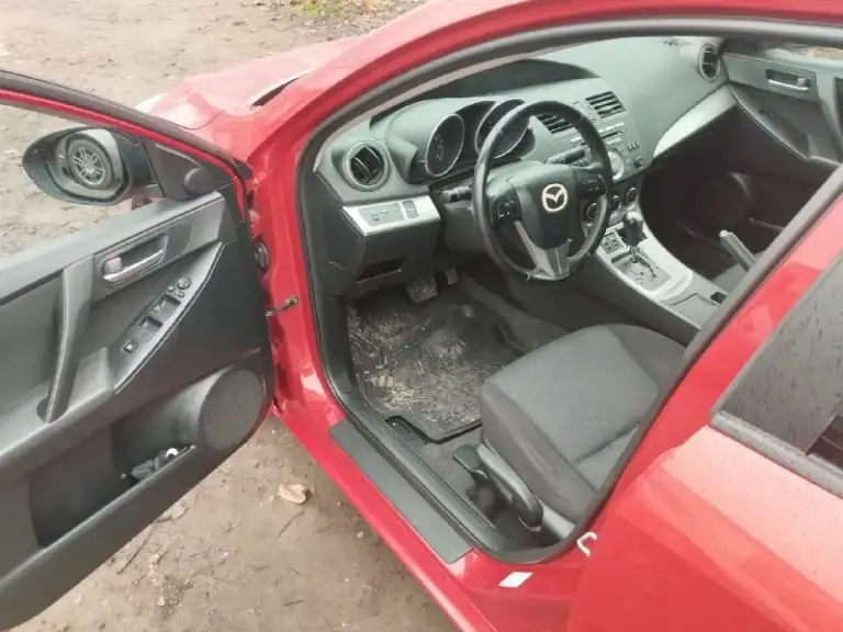 Mazda 3
Mazda 3
Год выпуска 2011
Пробег 178 тысяч км.
Двигатель 1.6 в идеальном состоянии
В идеальном состоянии
Кузов в родном окрасе (бампера имеют вторичный окрас)
Стекла родные включая лобовое
Резина новая (только лето)
Климат контроль холодит отлично
Ходовая вложений не требует
Машина находится в мариуполе
Цена 920 тысяч рублей
+79497260544
📲 Tg: 6356
📞 Звоните: +7(949)7260544 - фотография - 6