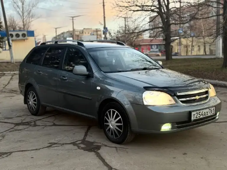 Chevrolet lacetti!
2012 Года выпуска
Газ-бензин евро4
Мотор 1.6. 109 л. С.
Механика
Кондиционер.
Гидроусилитель руля.
4 Электростеклоподьемника.
Электрорегулировка зеркал.
Система abs.
Подушки безопасности airbag.
Подогрев заднего стекла, подогревы зеркал заднего вида.
Автомобиль в отличном техническом состоянии. Мотор не троит, не дымит, работает ровно, масло от замены до замены. Коробка работает отлично все скорости включаются без хруста. Подвеска сбитая без лишних посторонних звуков, машина уверенно держит дорогу. По электрике работает абсолютно все.
На крыше установлены заводские рейлинги.
Кузов в хорошем состоянии, дно, арки, пороги, низа дверей целые.
Автомобиль полностью комплектный( запаска, домкрат, балонный ключ)
По электрике все исправно, работает каждая кнопка.
Автомобиль на новой зимней резине yokohama. Летняя резина тоже в комплекте.
Юридически чиста
Г. Макеевка.
Цена: 595000р
Торг
+79493935825
+79495358342 - фотография - 3
