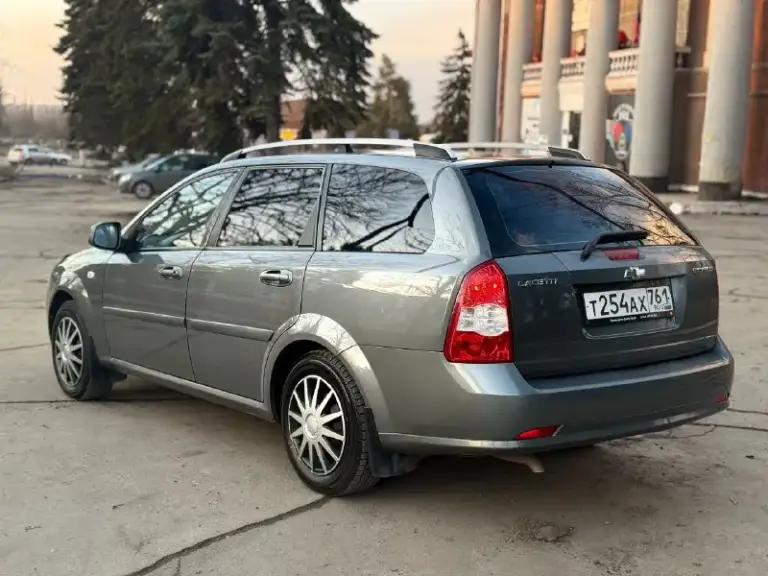 Chevrolet lacetti!
2012 Года выпуска
Газ-бензин евро4
Мотор 1.6. 109 л. С.
Механика
Кондиционер.
Гидроусилитель руля.
4 Электростеклоподьемника.
Электрорегулировка зеркал.
Система abs.
Подушки безопасности airbag.
Подогрев заднего стекла, подогревы зеркал заднего вида.
Автомобиль в отличном техническом состоянии. Мотор не троит, не дымит, работает ровно, масло от замены до замены. Коробка работает отлично все скорости включаются без хруста. Подвеска сбитая без лишних посторонних звуков, машина уверенно держит дорогу. По электрике работает абсолютно все.
На крыше установлены заводские рейлинги.
Кузов в хорошем состоянии, дно, арки, пороги, низа дверей целые.
Автомобиль полностью комплектный( запаска, домкрат, балонный ключ)
По электрике все исправно, работает каждая кнопка.
Автомобиль на новой зимней резине yokohama. Летняя резина тоже в комплекте.
Юридически чиста
Г. Макеевка.
Цена: 595000р
Торг
+79493935825
+79495358342 - фотография - 5