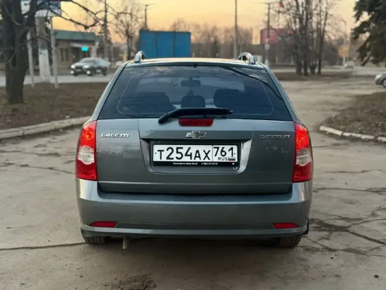 Chevrolet lacetti!
2012 Года выпуска
Газ-бензин евро4
Мотор 1.6. 109 л. С.
Механика
Кондиционер.
Гидроусилитель руля.
4 Электростеклоподьемника.
Электрорегулировка зеркал.
Система abs.
Подушки безопасности airbag.
Подогрев заднего стекла, подогревы зеркал заднего вида.
Автомобиль в отличном техническом состоянии. Мотор не троит, не дымит, работает ровно, масло от замены до замены. Коробка работает отлично все скорости включаются без хруста. Подвеска сбитая без лишних посторонних звуков, машина уверенно держит дорогу. По электрике работает абсолютно все.
На крыше установлены заводские рейлинги.
Кузов в хорошем состоянии, дно, арки, пороги, низа дверей целые.
Автомобиль полностью комплектный( запаска, домкрат, балонный ключ)
По электрике все исправно, работает каждая кнопка.
Автомобиль на новой зимней резине yokohama. Летняя резина тоже в комплекте.
Юридически чиста
Г. Макеевка.
Цена: 595000р
Торг
+79493935825
+79495358342 - фотография - 6