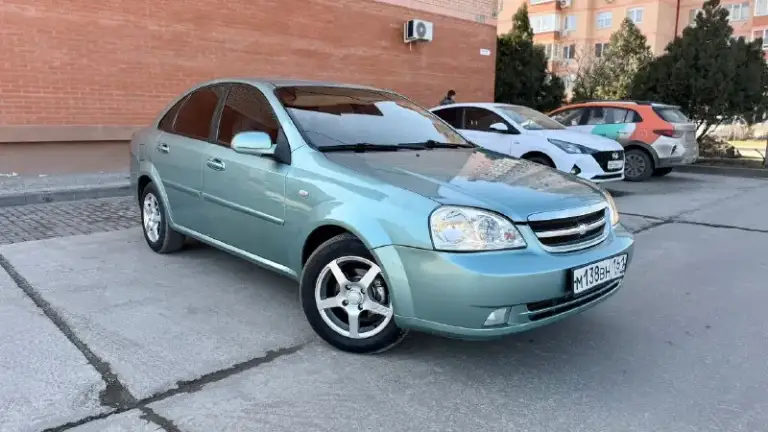 Цена: 510.000₽. Торг
Продаю chevrolet lacetti
По документам авто чистая, любое оформление, тех-осмотр пройден,
Автомобиль в отличном состоянии, пробег родной, автотека зеленая, кузов весь ровный, без дтп, без гнили и ржавчины, пороги и дно в идеальном состоянии.
По технической части автомобиль полностью обслужен, двигатель работает тихо, масло не ест от слова совсем,
Коробка работает идеально, ходовая полностью обслужена,
Комплектация: кондиционер, стеклоподъемники, электрозеркала с подогревом, штатная сигнализация, мультируль, abs, магнитола pioneer, отличная летняя резина на литье.
Звоните в любое время.
Возможен обмен, с вашей доплатой.
Двигатель: 1.6.бензин.
Год: 2009.
Пробег: 220 к.
Коробка: механика 5 ст.
Г харцызск-макеевка.
Тел +79490402844 николай
📞 Звоните: +7(949)0402844 - фотография - 3