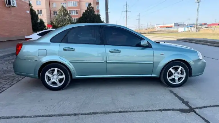 Цена: 510.000₽. Торг
Продаю chevrolet lacetti
По документам авто чистая, любое оформление, тех-осмотр пройден,
Автомобиль в отличном состоянии, пробег родной, автотека зеленая, кузов весь ровный, без дтп, без гнили и ржавчины, пороги и дно в идеальном состоянии.
По технической части автомобиль полностью обслужен, двигатель работает тихо, масло не ест от слова совсем,
Коробка работает идеально, ходовая полностью обслужена,
Комплектация: кондиционер, стеклоподъемники, электрозеркала с подогревом, штатная сигнализация, мультируль, abs, магнитола pioneer, отличная летняя резина на литье.
Звоните в любое время.
Возможен обмен, с вашей доплатой.
Двигатель: 1.6.бензин.
Год: 2009.
Пробег: 220 к.
Коробка: механика 5 ст.
Г харцызск-макеевка.
Тел +79490402844 николай
📞 Звоните: +7(949)0402844 - фотография - 5