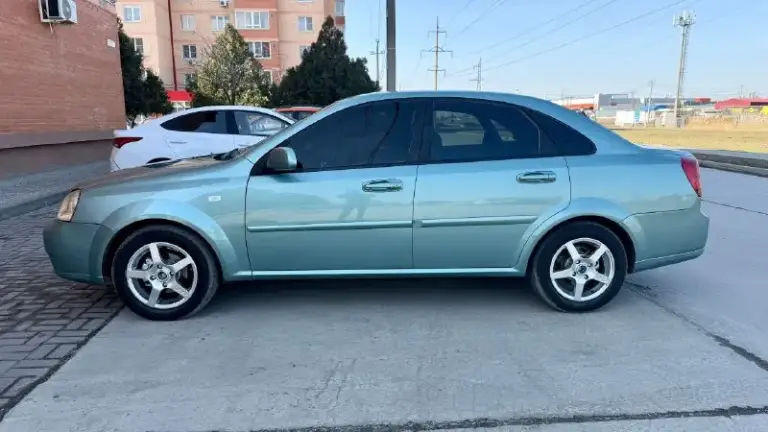 Цена: 510.000₽. Торг
Продаю chevrolet lacetti
По документам авто чистая, любое оформление, тех-осмотр пройден,
Автомобиль в отличном состоянии, пробег родной, автотека зеленая, кузов весь ровный, без дтп, без гнили и ржавчины, пороги и дно в идеальном состоянии.
По технической части автомобиль полностью обслужен, двигатель работает тихо, масло не ест от слова совсем,
Коробка работает идеально, ходовая полностью обслужена,
Комплектация: кондиционер, стеклоподъемники, электрозеркала с подогревом, штатная сигнализация, мультируль, abs, магнитола pioneer, отличная летняя резина на литье.
Звоните в любое время.
Возможен обмен, с вашей доплатой.
Двигатель: 1.6.бензин.
Год: 2009.
Пробег: 220 к.
Коробка: механика 5 ст.
Г харцызск-макеевка.
Тел +79490402844 николай
📞 Звоните: +7(949)0402844 - фотография - 6