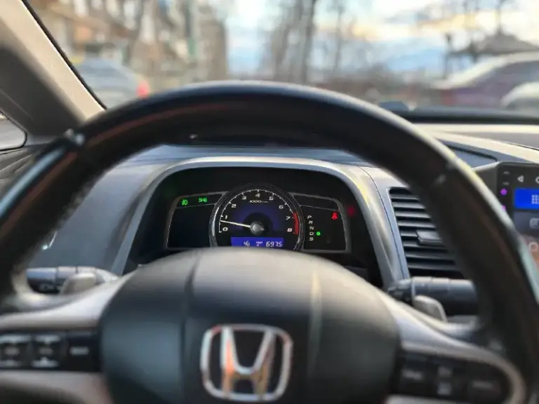 Honda civic 1.8 at executive

2009 Год
Автомат
Автомобиль в прекрасном состоянии!
Технически без замечаний
Кузов ровный красивый, не гнилой без рыжиков вмятин и царапин!
Мотор работает мягко масло не расходует
Коробка переключает мягко
Лепестки работают!
Установлена качественная магнитола, задняя камера
Климат рабочий
Подогревы сидений
Установлены хорошие led верх низ
Автомобиль обслужен !
Остальные вопросы по телефону:
Цена 780 000₽
+79496361868 - фотография - 9