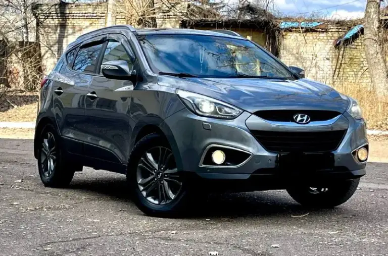 Предлагаю к вашему вниманию hyundai ix 35 2013г. Restyling 4wd 2.0at. Автомобиль в идеальном состоянии. Мотор работает без посторонних звуков. Коробка работает идеально, переключает плавно без тычков и пинков. Пробег 182.ooo. Все стекла в круг родные. По ходовой без нареканий. Пред максимальная комплектация в которую входит: комбинирование кожаные сиденье, подогревы всех сидений, подогрев руля, магнитола с сенсорным экраном и bluetooth, сигнализация starline, датчик света, датчик дождя, камера заднего вида и многое другое.
Любые проверки на любом вашем сто цена 1,420🍋 торг.
Все вопросы по 📞+7-949-522-70-98📞 - фотография - 1